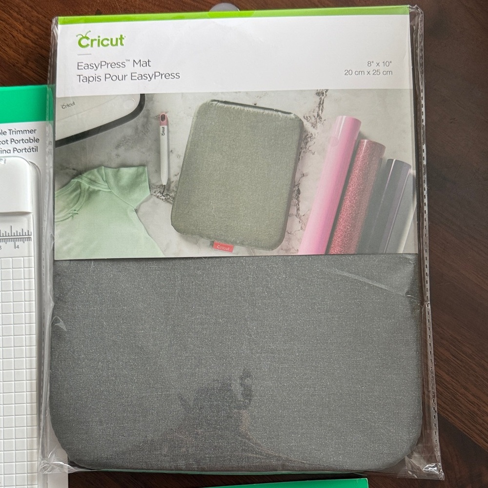 Cricut Craft Tool Bundle - new! - Picture 3 of 4